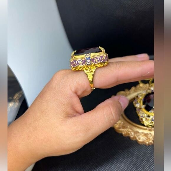 Vintage Inspired Large Amethyst Ring with Gold Detailing - Picture 4 of 5